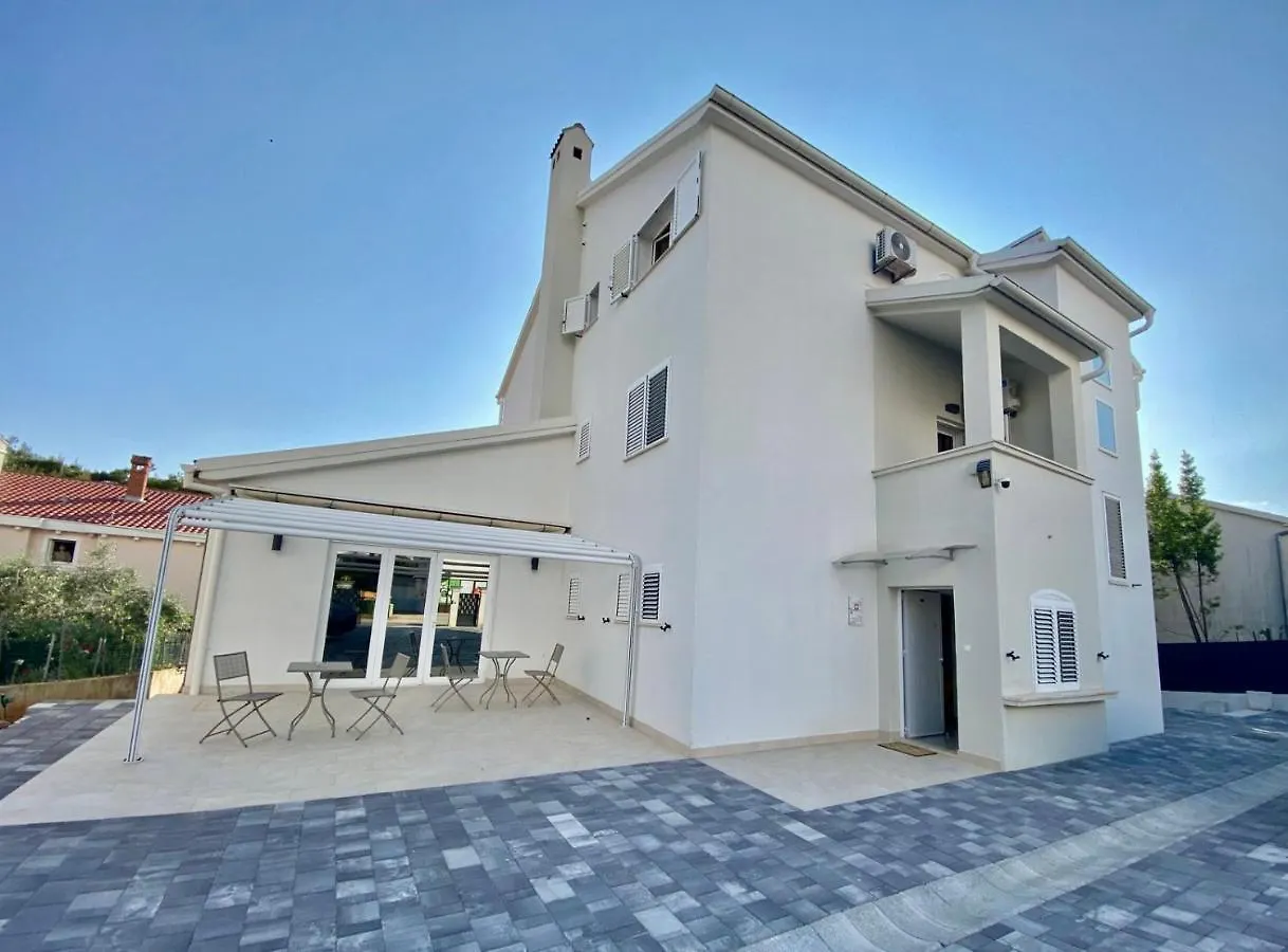 Apartments & Rooms Petra Zadar Guest house